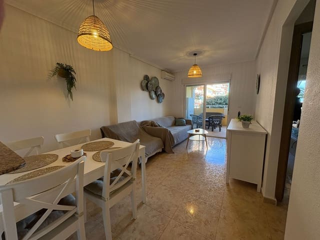 Apartamento de 2 habitaciones en Los Europeos, Torrevieja en venta con piscina - 165.000 € (Ref: 9729559)