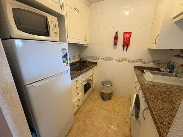 Apartamento de 2 habitaciones en Los Europeos, Torrevieja en venta con piscina - 165.000 € (Ref: 9729559)