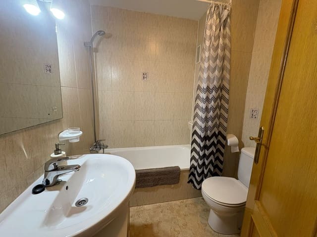 Apartamento de 2 habitaciones en Los Europeos, Torrevieja en venta con piscina - 165.000 € (Ref: 9729559)
