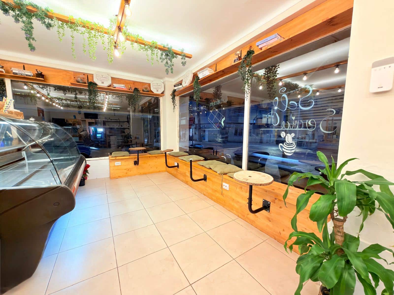 Commercial for sale in Cala Millor - € 205,000 (Ref: 9735954)