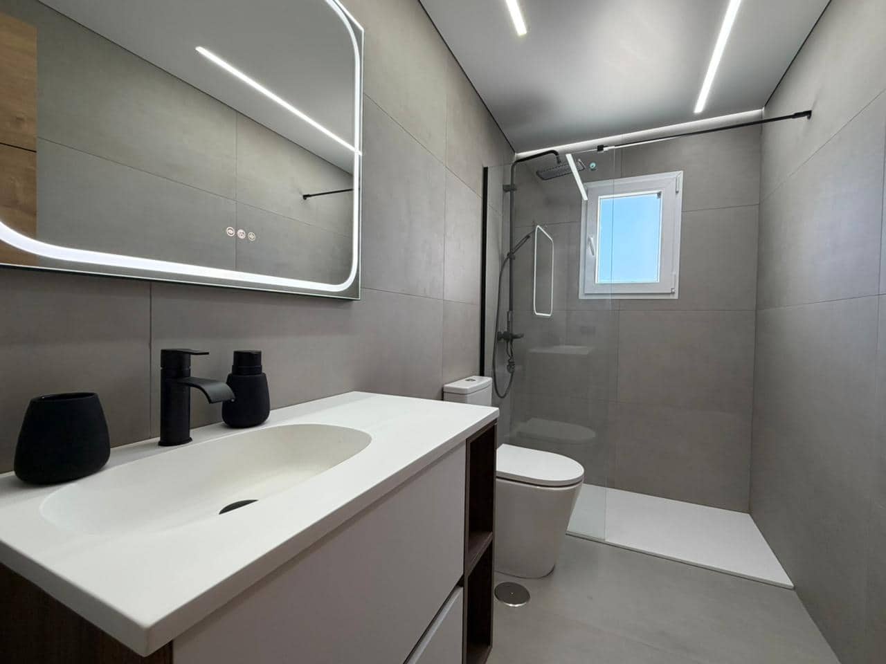 2 slaapkamer Rijtjeshuis te koop in Torrevieja met zwembad - € 219.900 (Ref: 9737278)