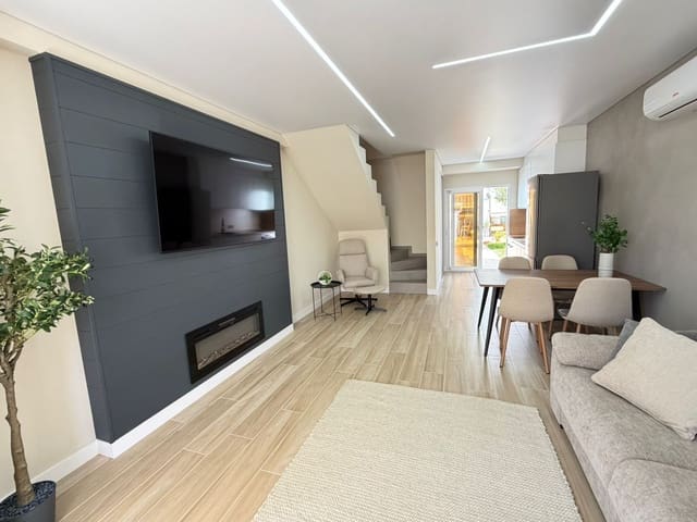 2 slaapkamer Rijtjeshuis te koop in Nueva Torrevieja, Torrevieja met zwembad - € 219.900 (Ref: 9737278)