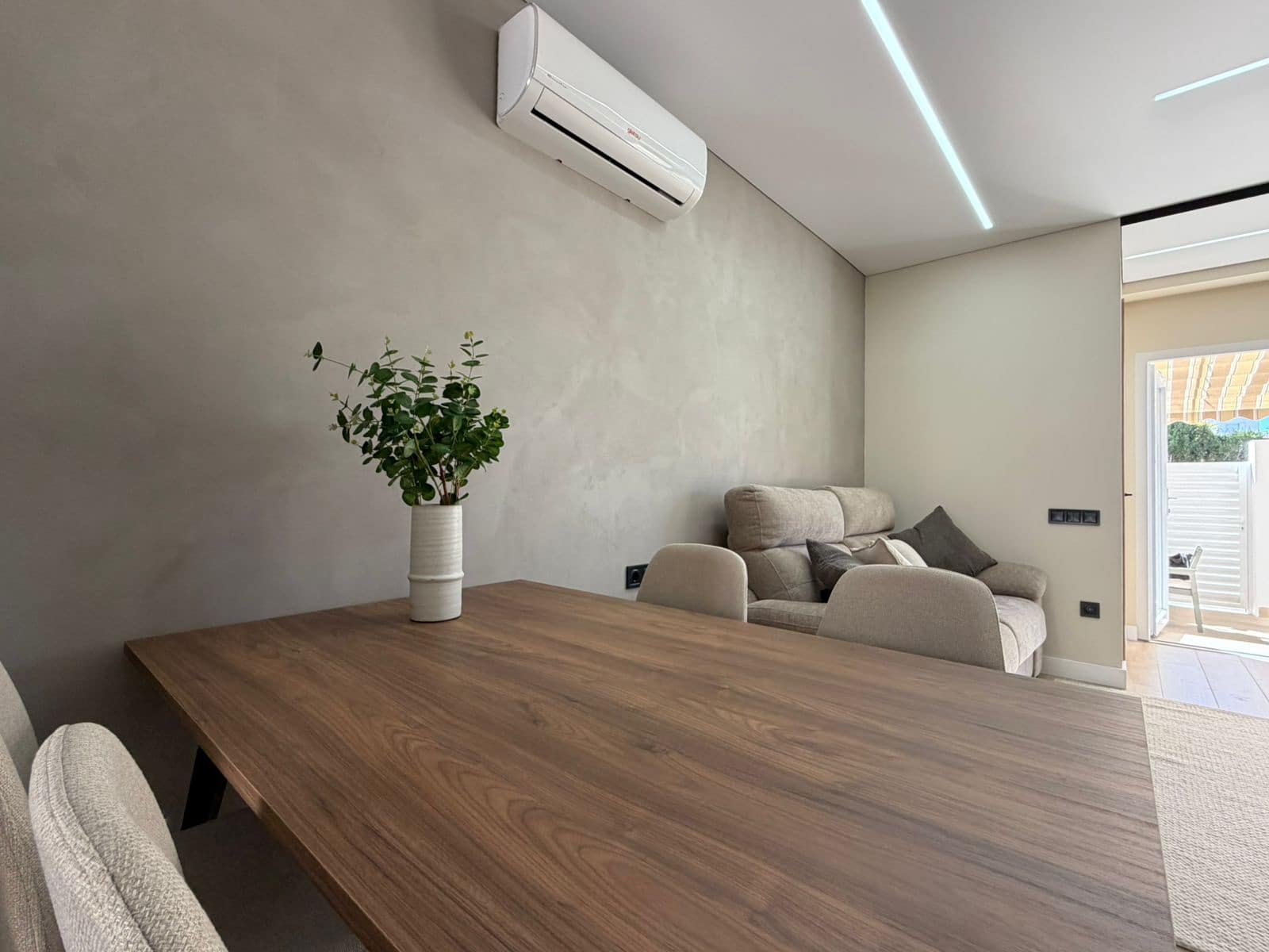 2 slaapkamer Rijtjeshuis te koop in Torrevieja met zwembad - € 219.900 (Ref: 9737278)