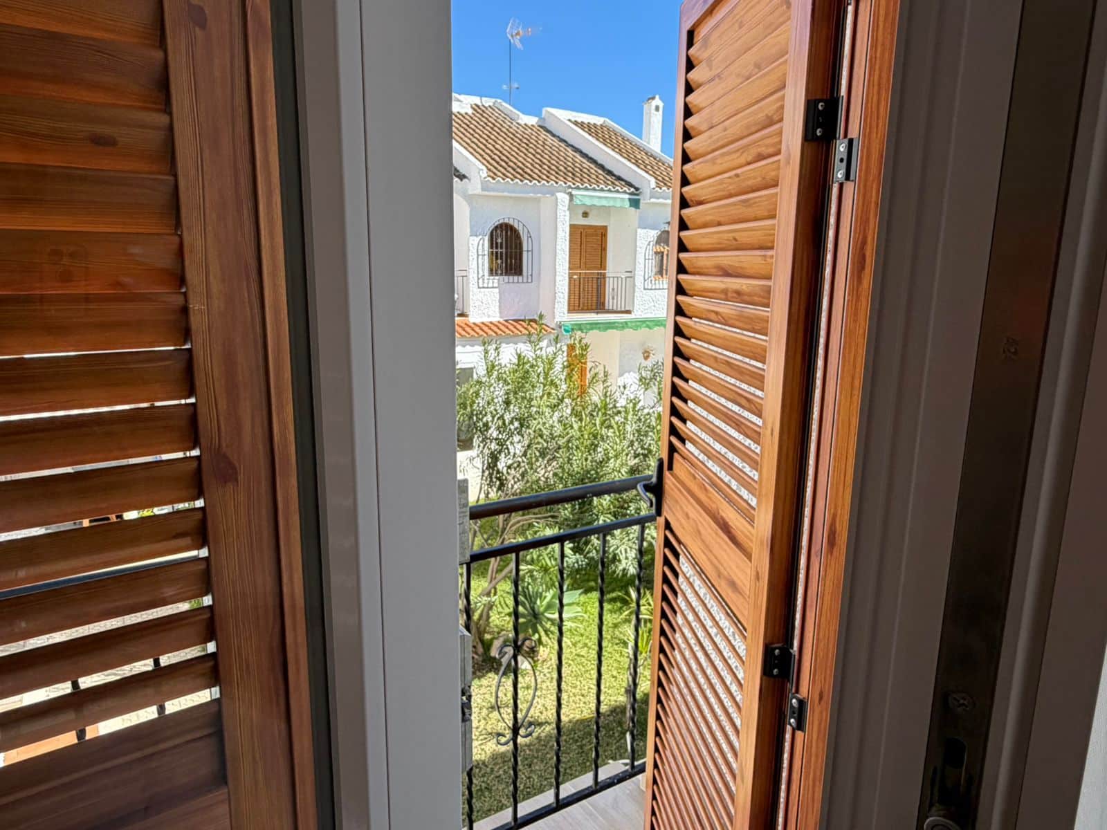 2 slaapkamer Rijtjeshuis te koop in Torrevieja met zwembad - € 219.900 (Ref: 9737278)