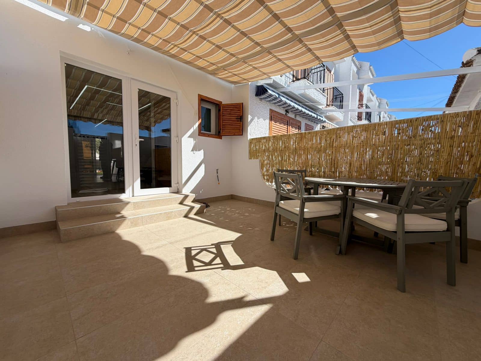 2 slaapkamer Rijtjeshuis te koop in Torrevieja met zwembad - € 219.900 (Ref: 9737278)