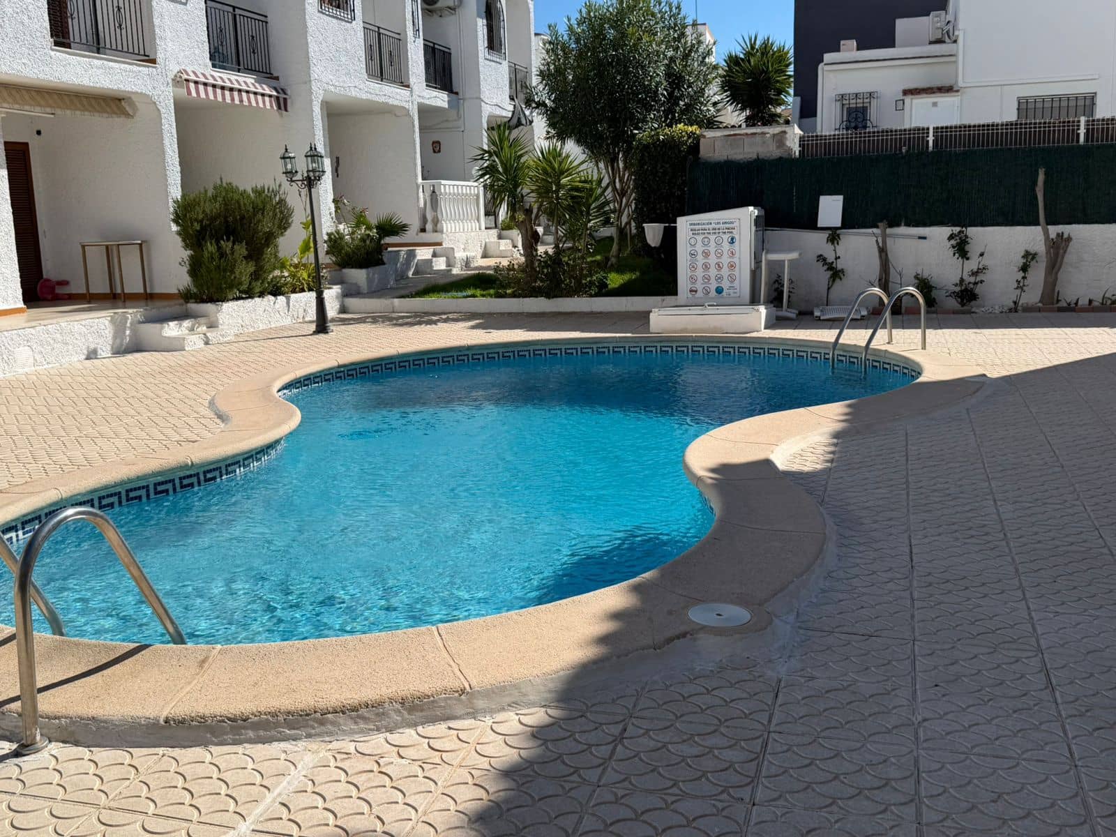 2 slaapkamer Rijtjeshuis te koop in Torrevieja met zwembad - € 219.900 (Ref: 9737278)