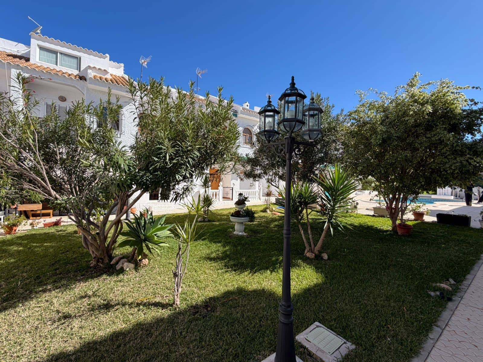 2 slaapkamer Rijtjeshuis te koop in Torrevieja met zwembad - € 219.900 (Ref: 9737278)