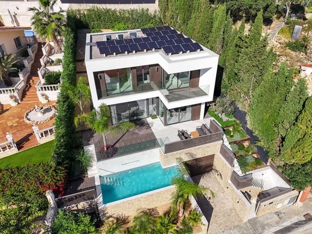 4 soveværelse Villa til salg i Roca Grossa, Lloret de Mar med swimmingpool garage - € 1.350.000 (Ref: 9824268)