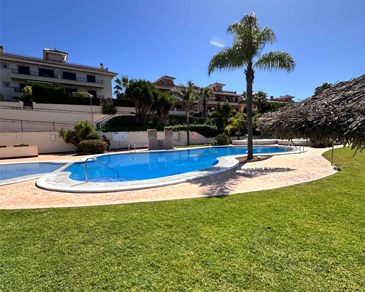 2 soverom Penthouse til salgs i Calas de Mallorca med svømmebasseng - € 379 000 (Ref: 9833075)