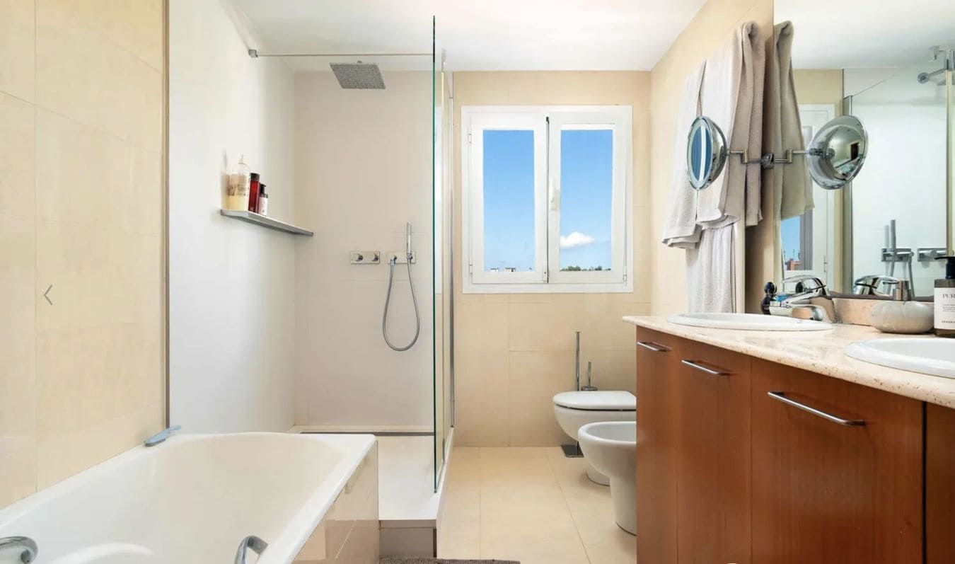 4 bedroom Villa for sale in Palma de Mallorca with garage - € 2,000,000 (Ref: 9834803)