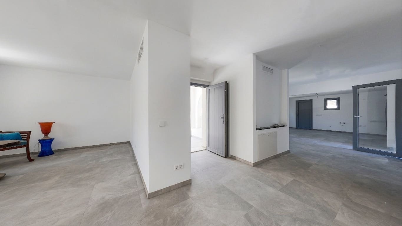4 bedroom Villa for sale in Porto Petro with pool garage - € 1,400,000 (Ref: 9841858)