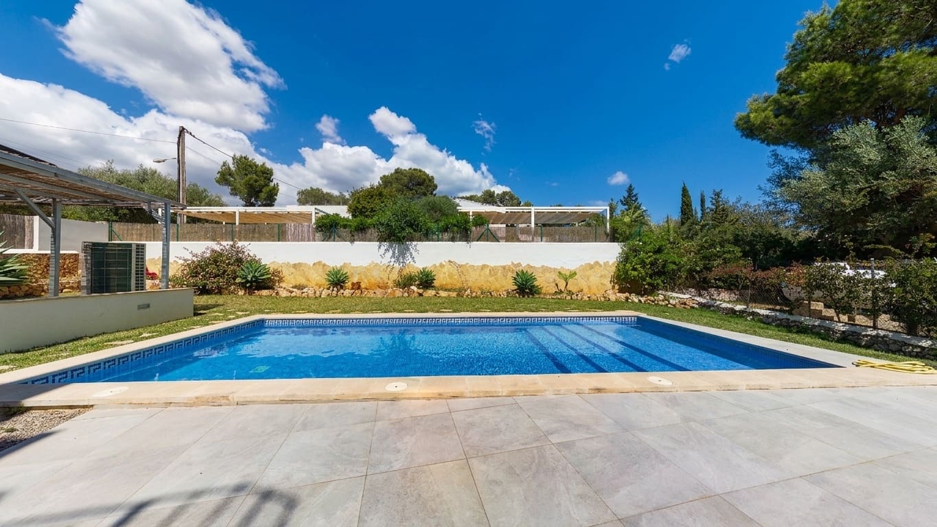 4 bedroom Villa for sale in Porto Petro with pool garage - € 1,400,000 (Ref: 9841858)