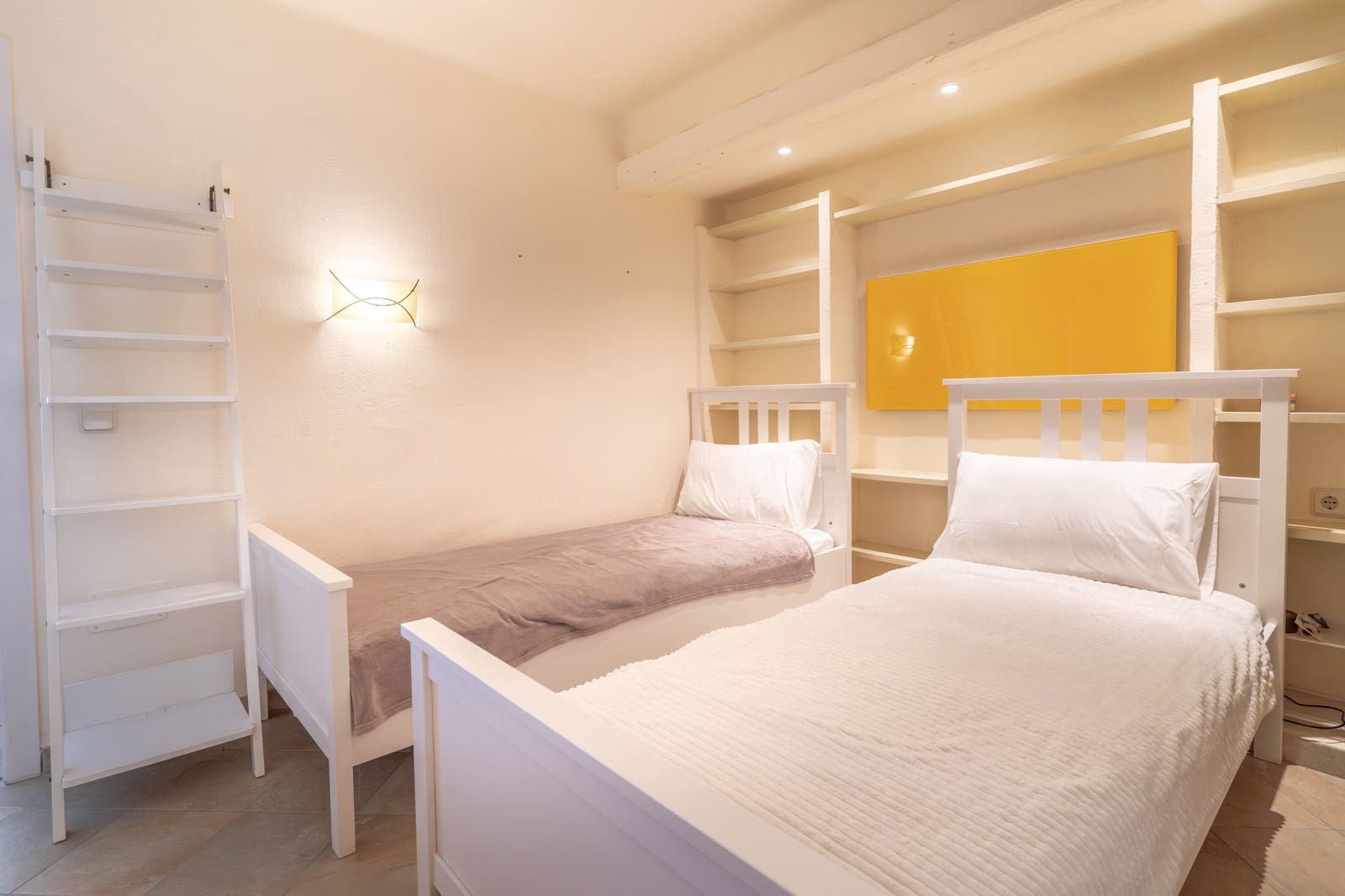 2 bedroom Apartment for sale in Peguera / Paguera with pool - € 795,000 (Ref: 9848905)