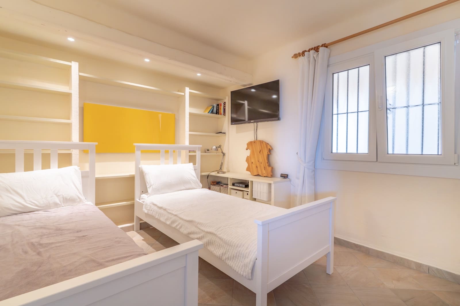 2 bedroom Apartment for sale in Peguera / Paguera with pool - € 795,000 (Ref: 9848905)