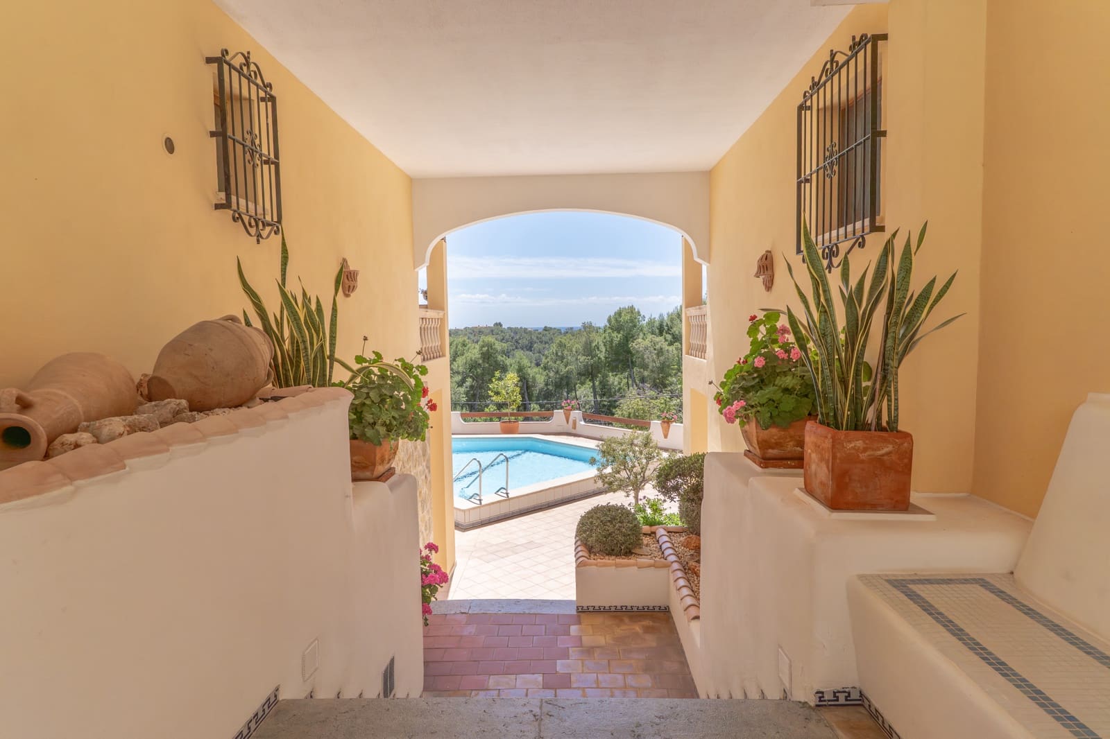 2 bedroom Apartment for sale in Peguera / Paguera with pool - € 795,000 (Ref: 9848905)