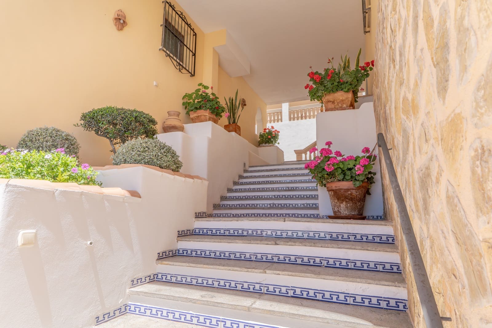 2 bedroom Apartment for sale in Peguera / Paguera with pool - € 795,000 (Ref: 9848905)