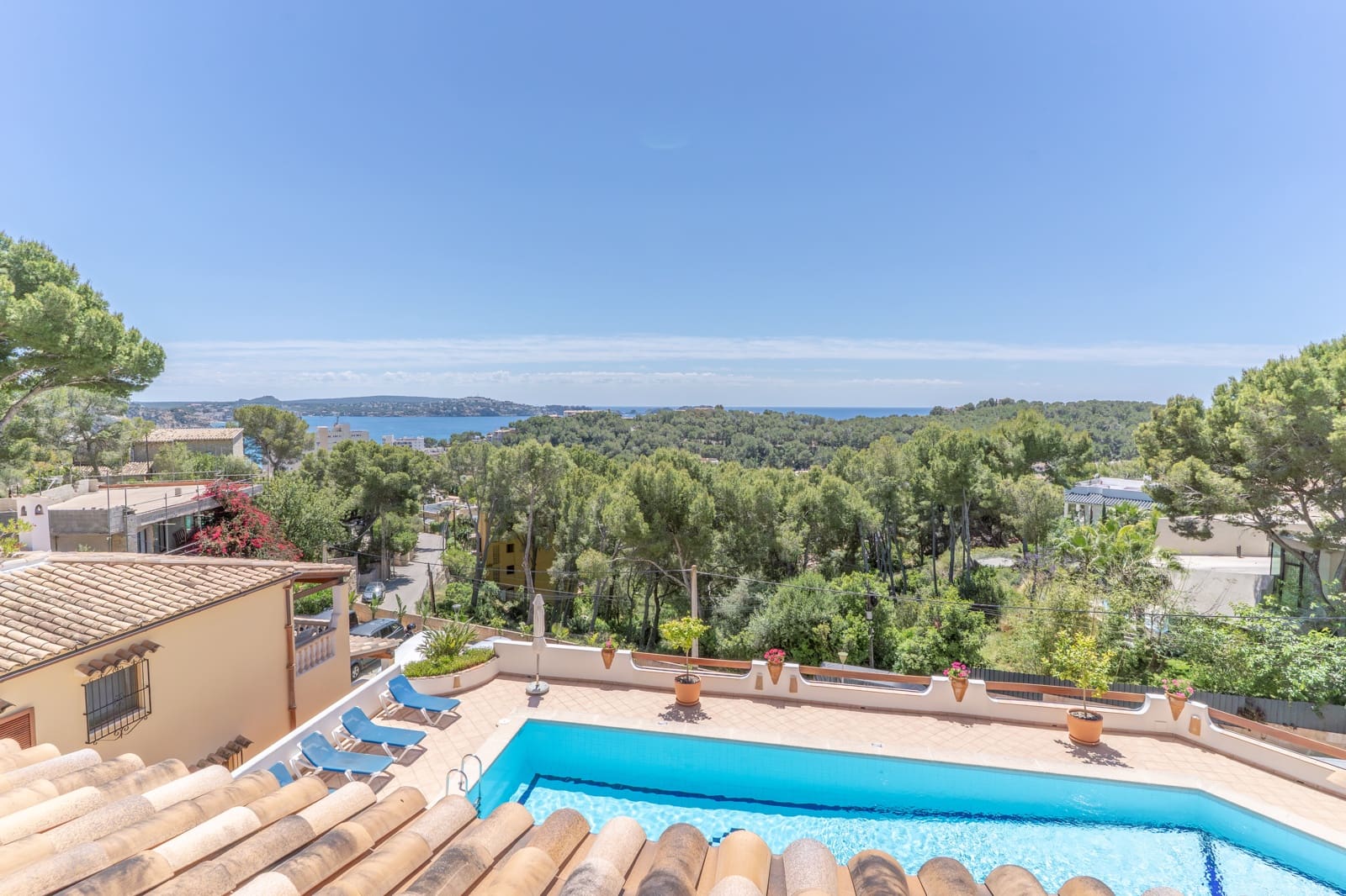 2 bedroom Apartment for sale in Peguera / Paguera with pool - € 795,000 (Ref: 9848905)