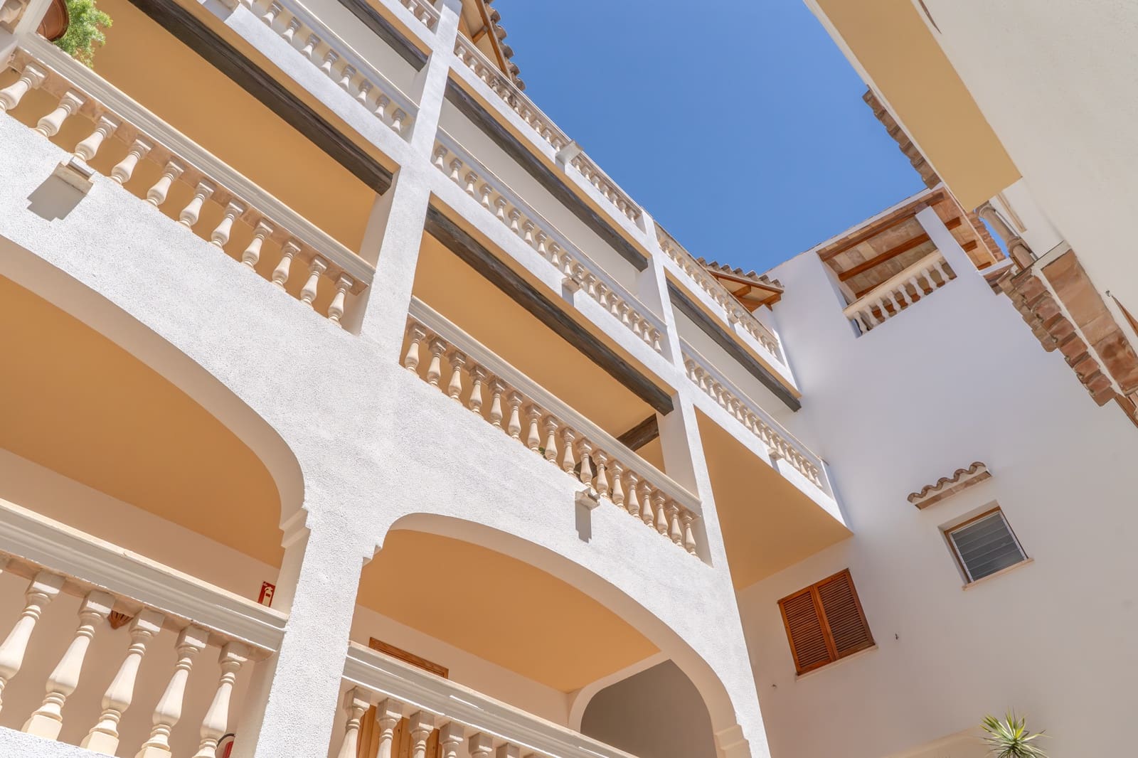 2 bedroom Apartment for sale in Peguera / Paguera with pool - € 795,000 (Ref: 9848905)