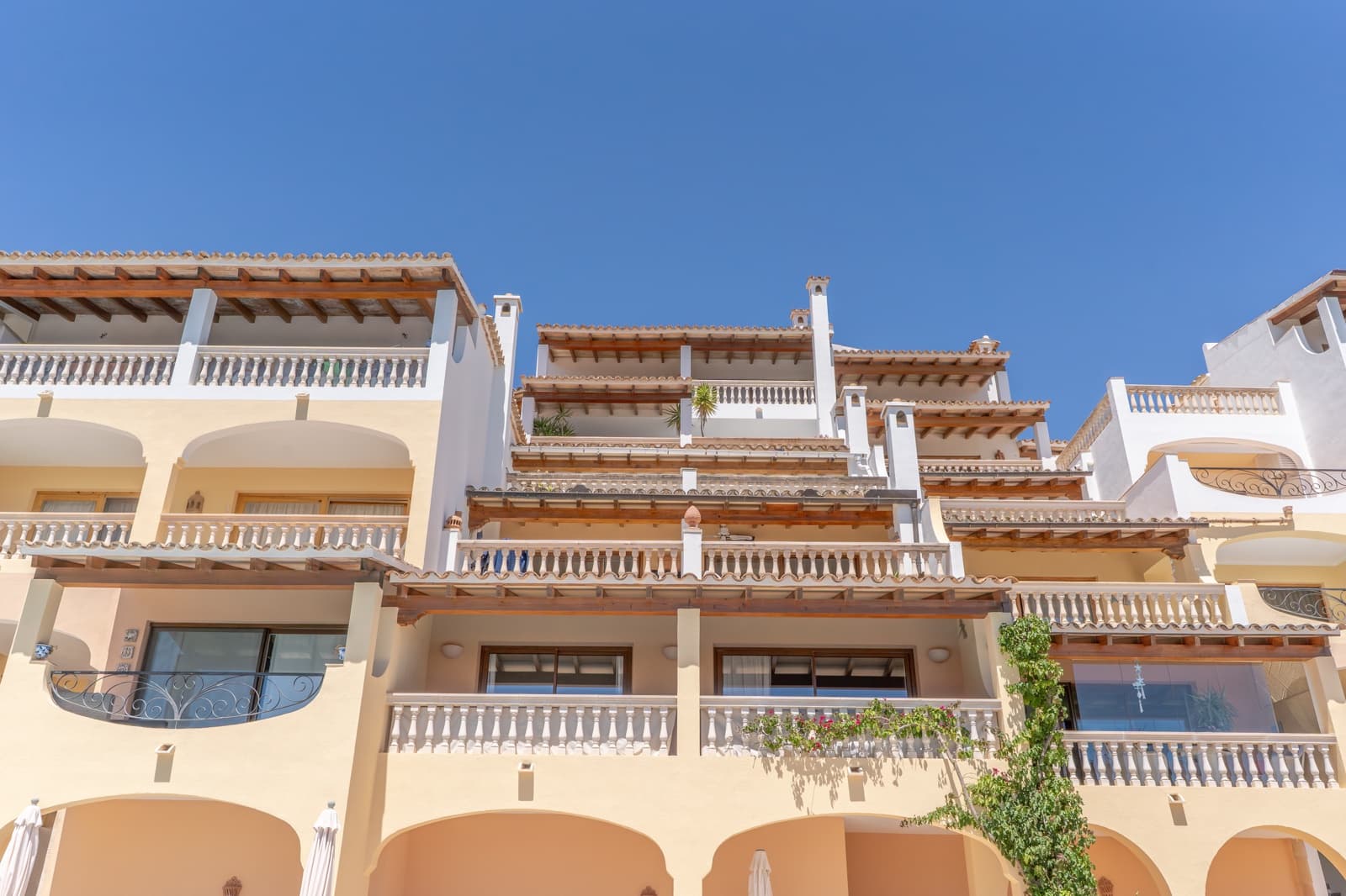 2 bedroom Apartment for sale in Peguera / Paguera with pool - € 795,000 (Ref: 9848905)