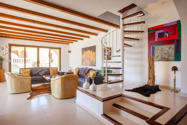 6 sovrum Villa till salu i Capdepera med pool garage - 1 870 000 € (Ref: 9858921)