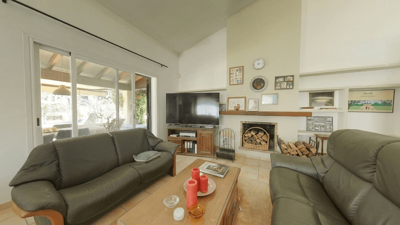 4 bedroom Bungalow for sale in Sa Coma with pool garage - € 749,000 (Ref: 9866195)