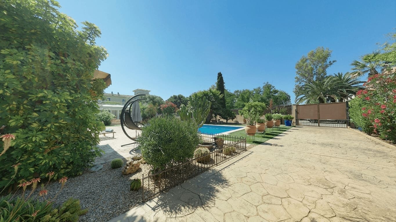 4 bedroom Bungalow for sale in Sa Coma with pool garage - € 749,000 (Ref: 9866195)