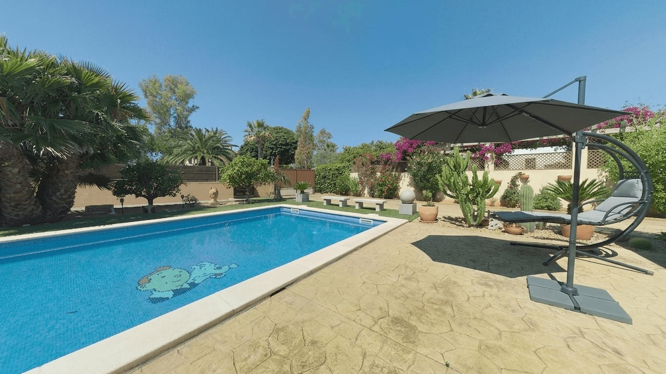 4 bedroom Bungalow for sale in Sa Coma with pool garage - € 749,000 (Ref: 9866195)