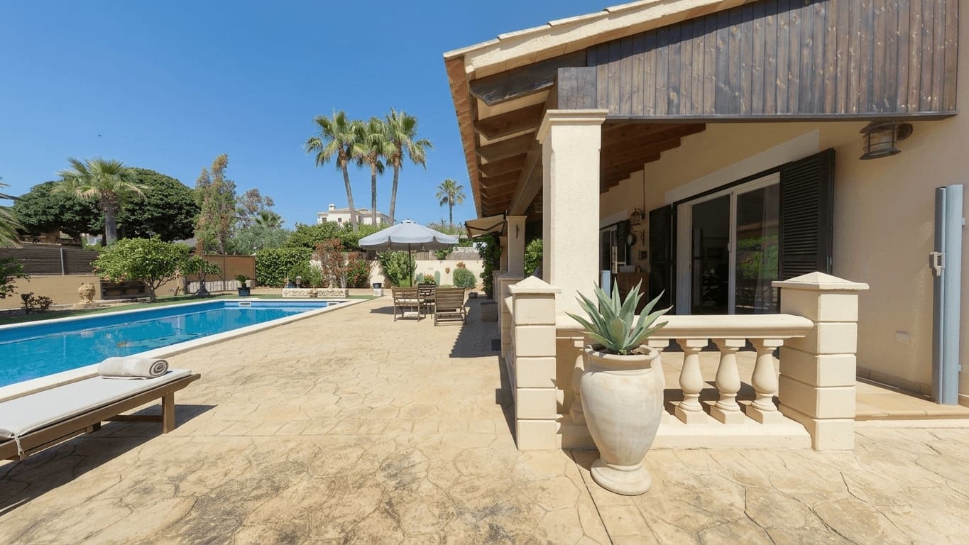 4 bedroom Bungalow for sale in Sa Coma with pool garage - € 749,000 (Ref: 9866195)