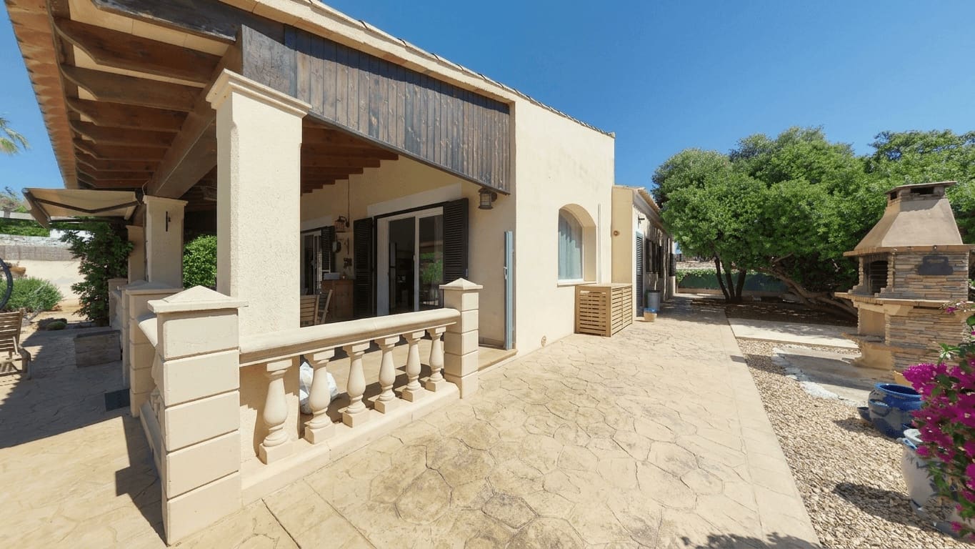 4 bedroom Bungalow for sale in Sa Coma with pool garage - € 749,000 (Ref: 9866195)
