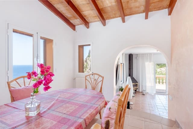 5 slaapkamer Villa te koop in Cala Ratjada, Capdepera met zwembad garage - € 1.650.000 (Ref: 9898395)