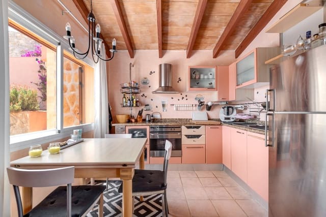 5 slaapkamer Villa te koop in Cala Ratjada, Capdepera met zwembad garage - € 1.650.000 (Ref: 9898395)