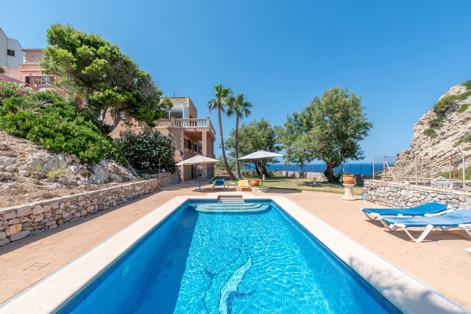 5 slaapkamer Villa te koop in Cala Ratjada met zwembad garage - € 1.650.000 (Ref: 9898395)