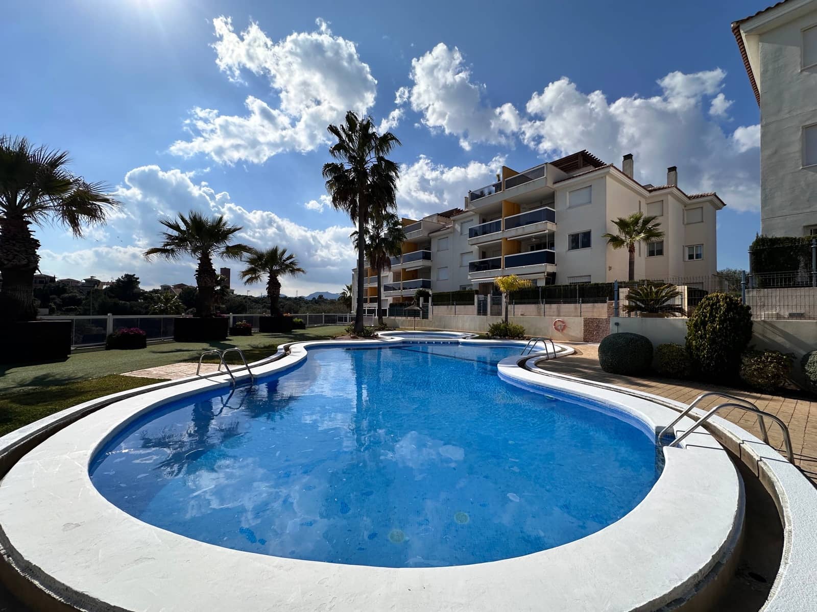 2 soverom Leilighet til salgs i Calas de Mallorca med svømmebasseng garasje - € 359 000 (Ref: 9936647)