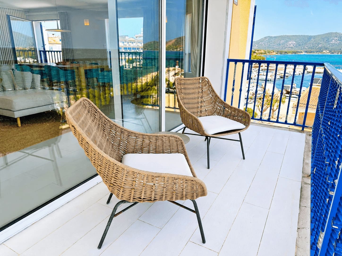2 bedroom Penthouse for rent in Cala Bona - € 2,500 (Ref: 9938508)