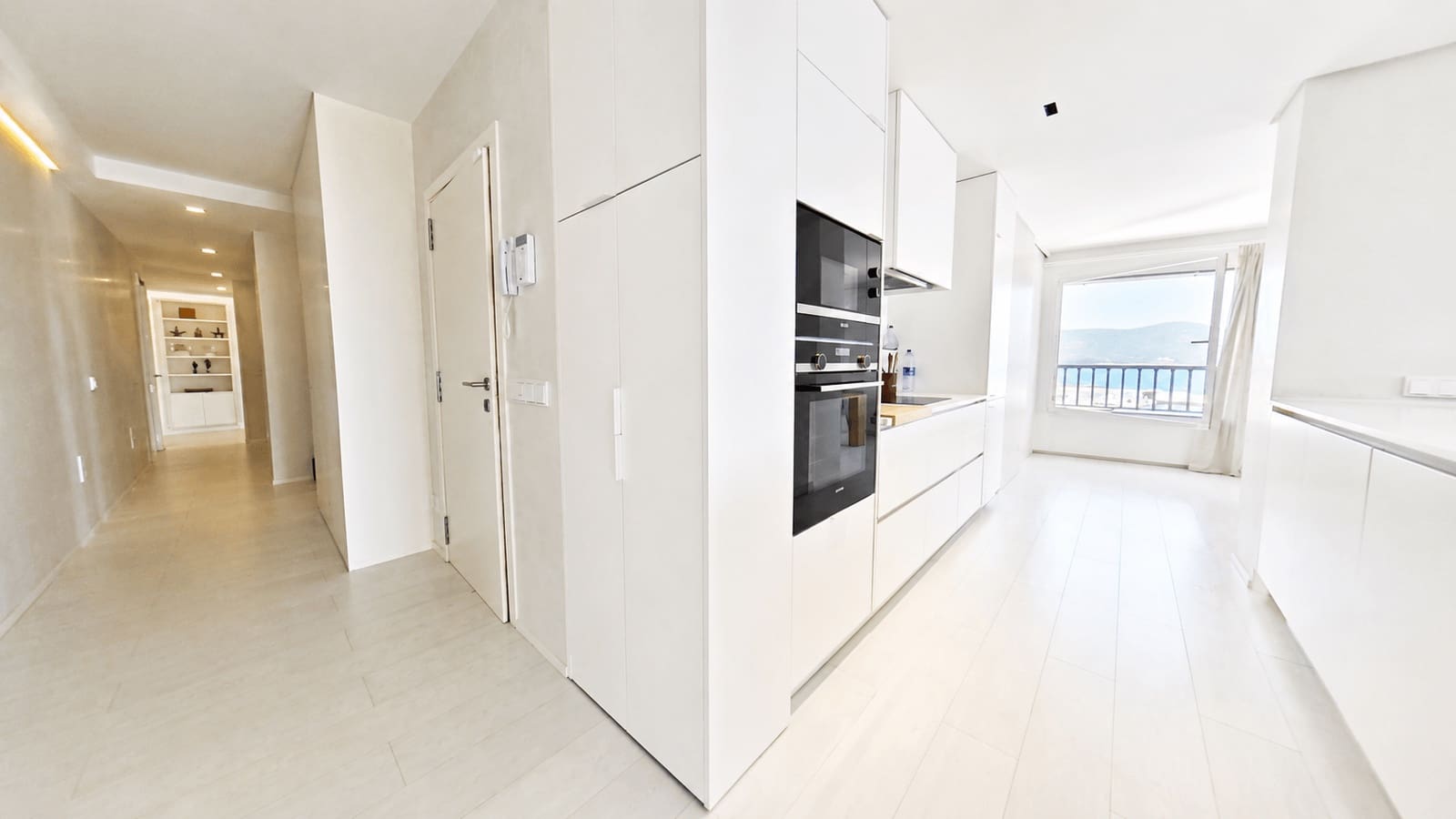 2 bedroom Penthouse for rent in Cala Bona - € 2,500 (Ref: 9938508)