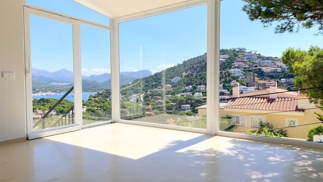 3 sypialnia Willa na sprzedaż w Puerto de Andratx, Andratx z basenem garażem - 3 950 000 € (Ref: 9943802)