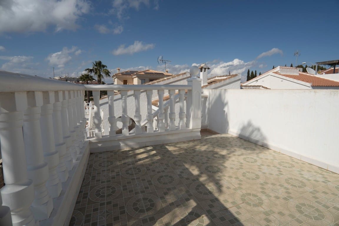 2 bedroom Villa for sale in Ciudad Quesada - € 149,500 (Ref: 9948655)