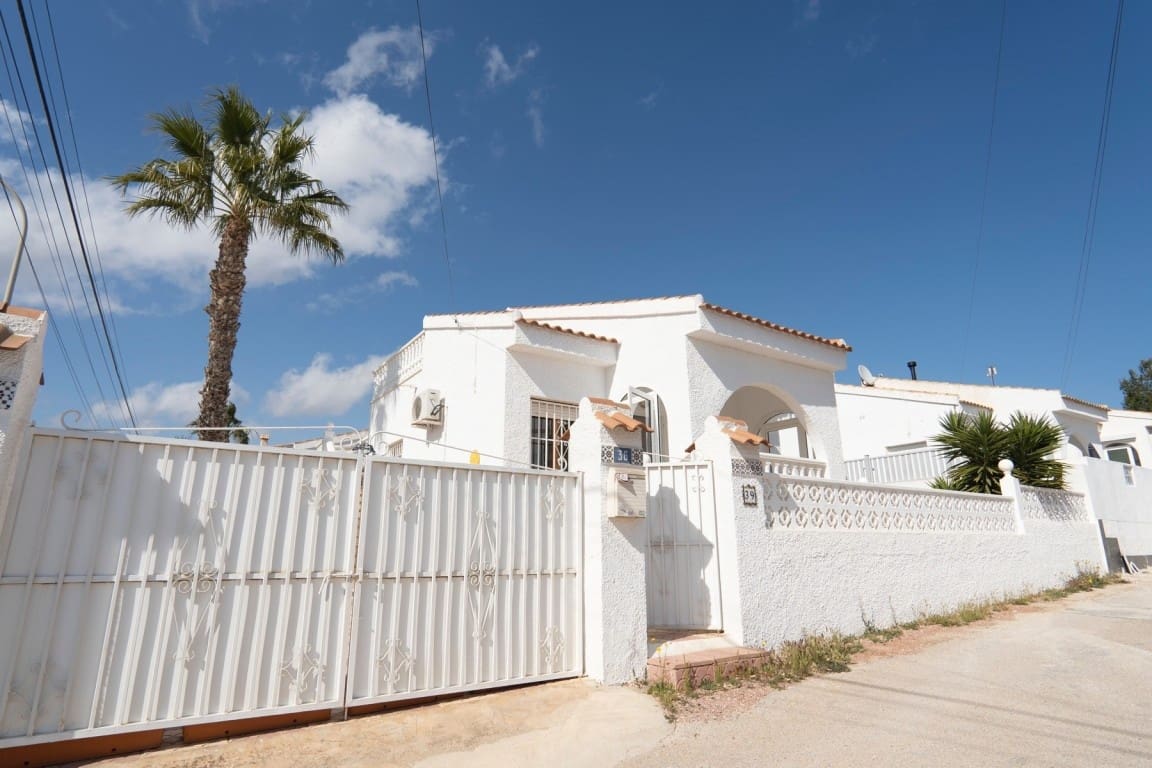 2 bedroom Villa for sale in Ciudad Quesada - € 149,500 (Ref: 9948655)