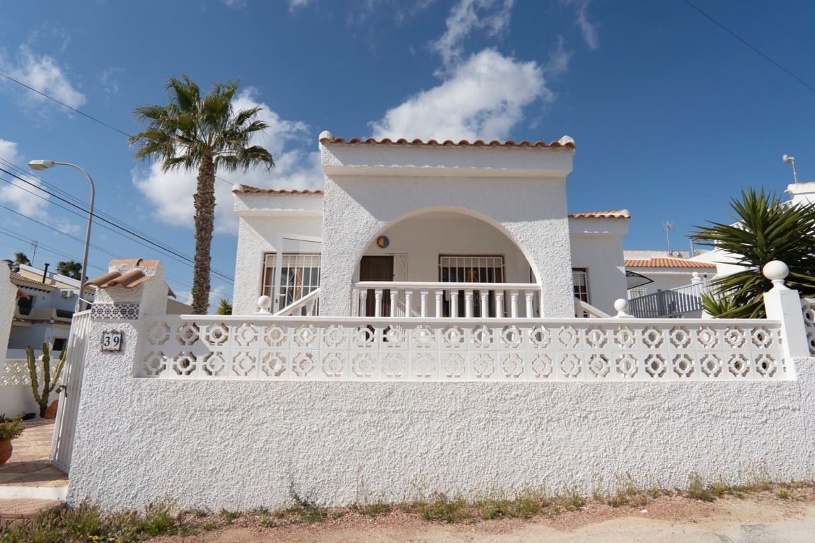 2 bedroom Villa for sale in Ciudad Quesada - € 149,500 (Ref: 9948655)