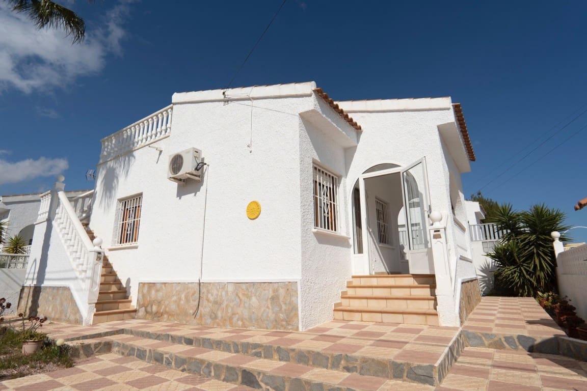 2 bedroom Villa for sale in Ciudad Quesada - € 149,500 (Ref: 9948655)