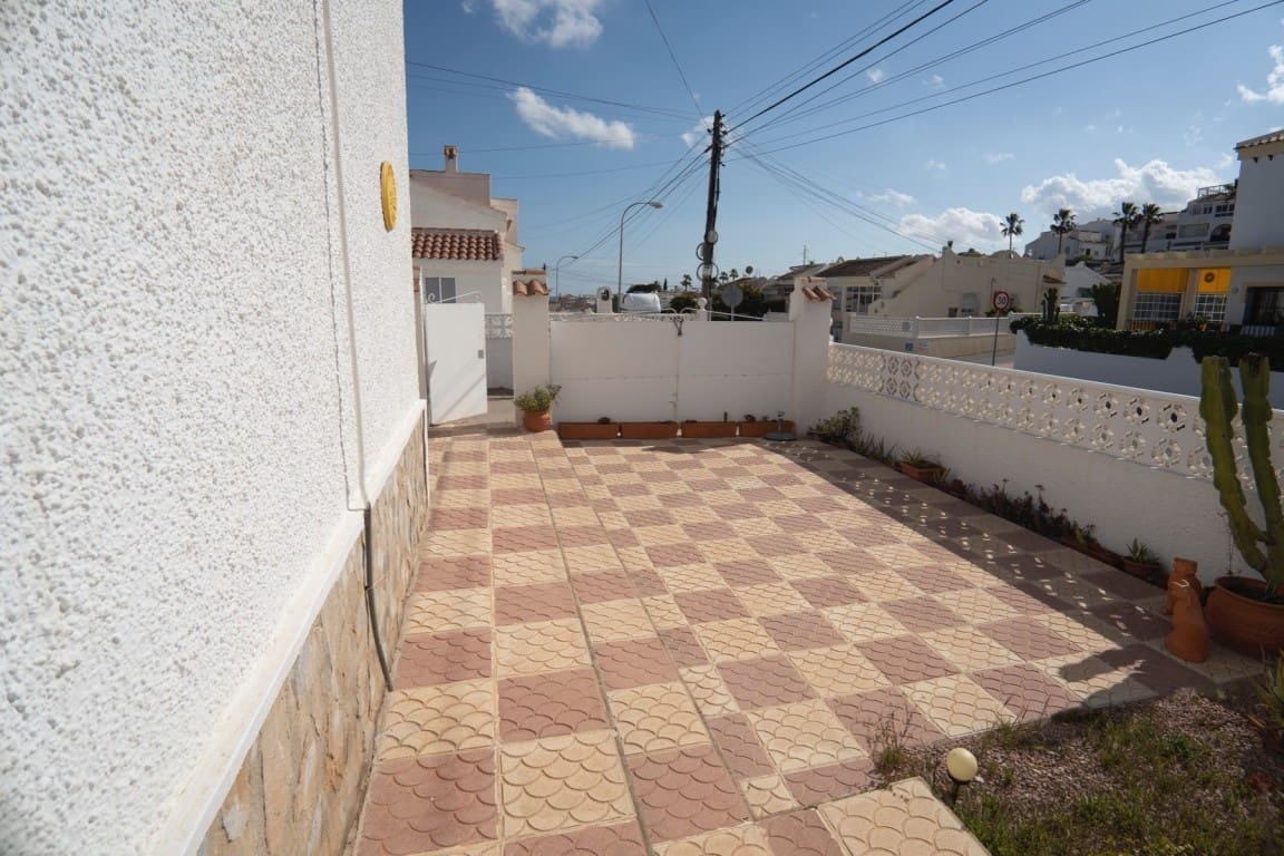 2 bedroom Villa for sale in Ciudad Quesada - € 149,500 (Ref: 9948655)