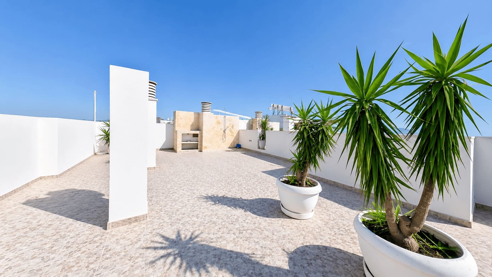 2 bedroom Penthouse for rent in Cala Millor with pool - € 2,200 (Ref: 9971472)