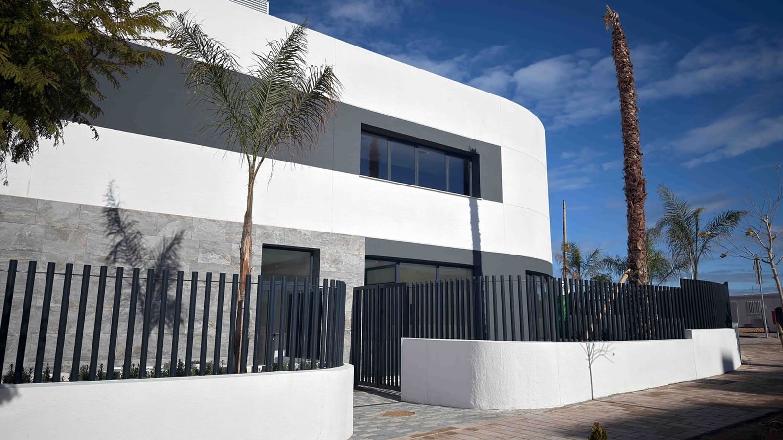 2 bedroom Bungalow for sale in Torrevieja with pool garage - € 475,900 (Ref: 9996197)