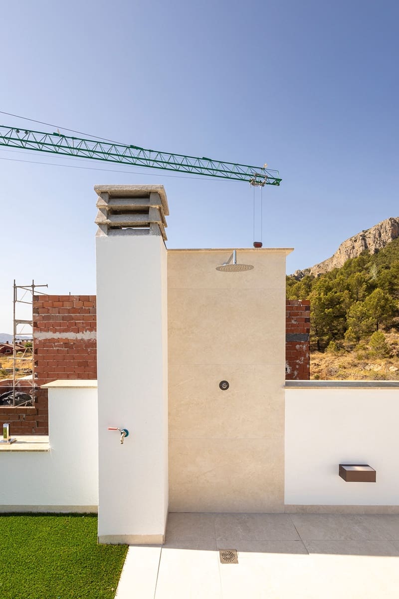 Chalet de 3 habitaciones en Polop en venta con piscina garaje - 829.000 € (Ref: 9999460)