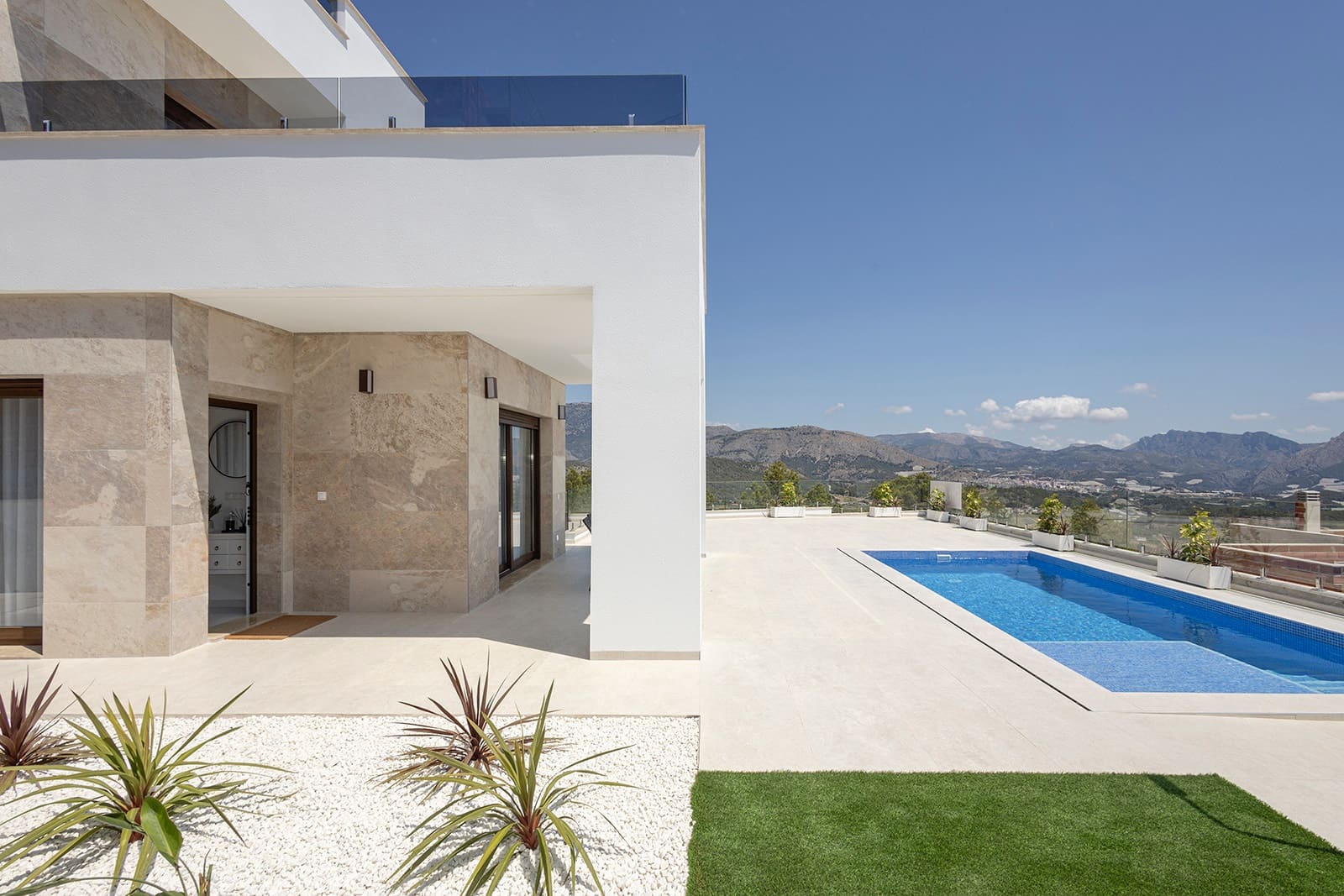 Chalet de 3 habitaciones en Polop en venta con piscina garaje - 829.000 € (Ref: 9999460)