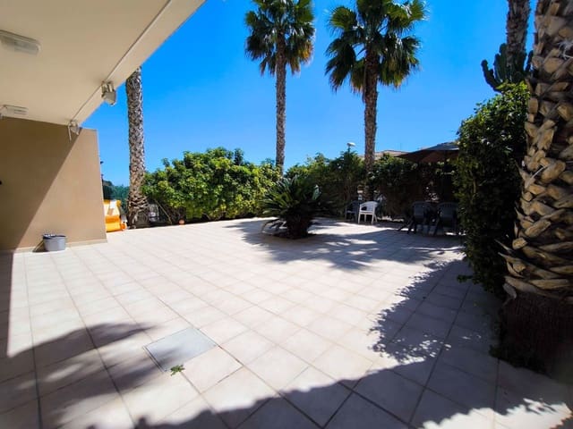 5 bedroom Villa for sale in La Nucia with garage - € 370,000 (Ref: 9273011)