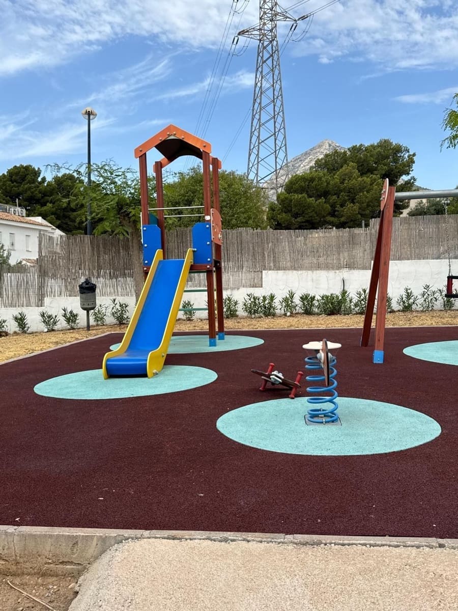 3 soveværelse Semi-Rækkehus til salg i La Nucia med swimmingpool garage - € 325.000 (Ref: 9273014)