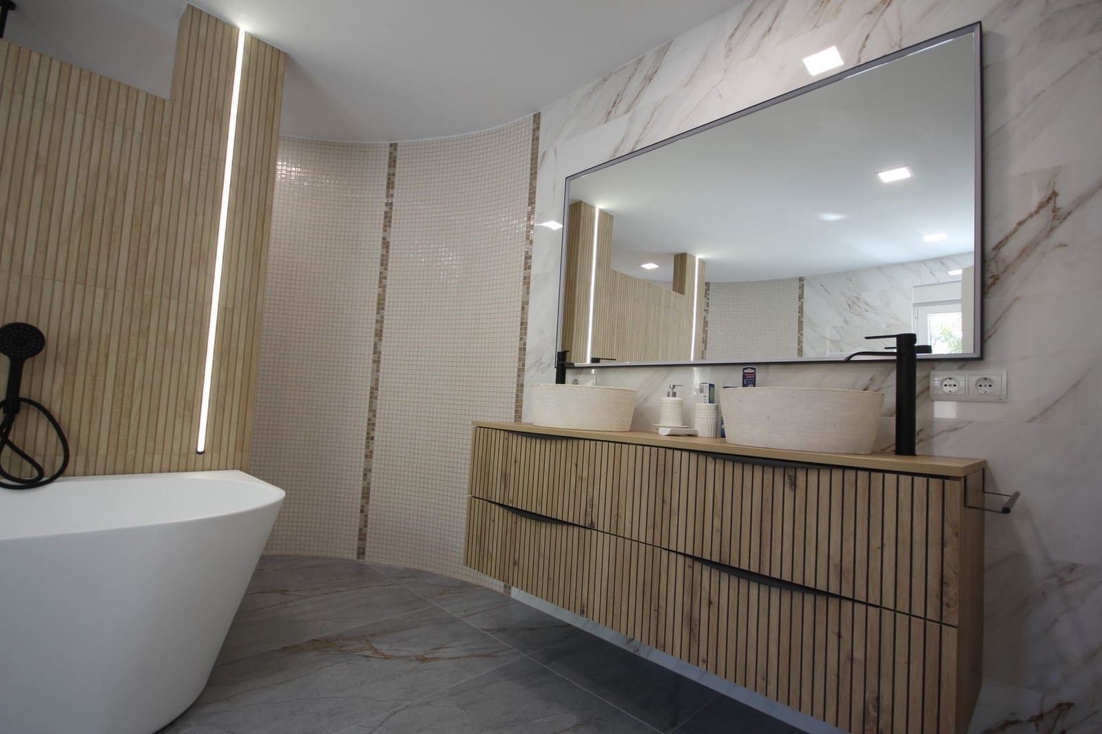 6 makuuhuone Huvila myytävänä paikassa La Nucia mukana uima-altaan 
autotalli - 1 350 000 € (Ref: 9273023)