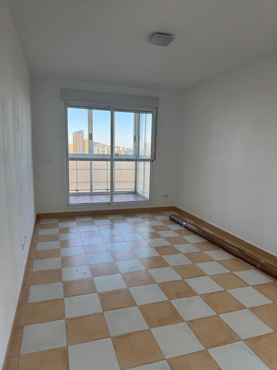 2 soverom Leilighet til salgs i Benidorm med svømmebasseng garasje - € 235 000 (Ref: 9274077)