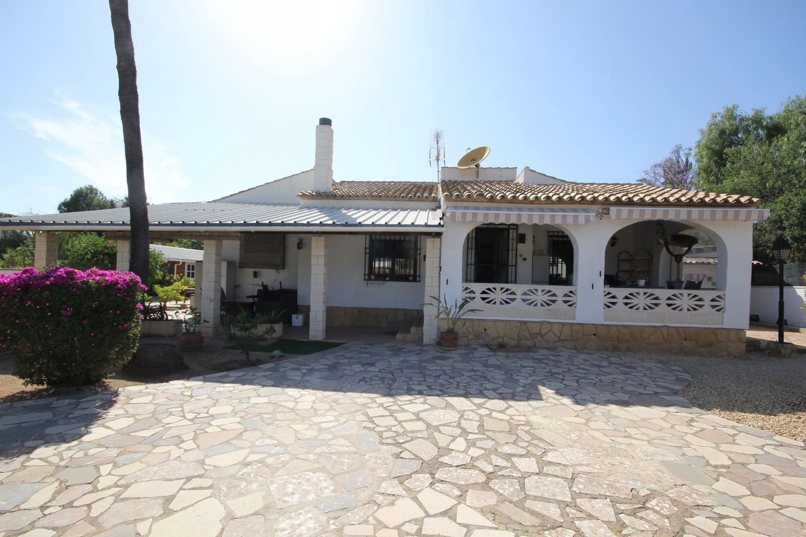 Chalet de 4 habitaciones en Alfaz del Pi / L'Alfàs del Pi en venta con piscina garaje - 450.000 € (Ref: 9326024)